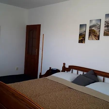 Pensión Arti 3*